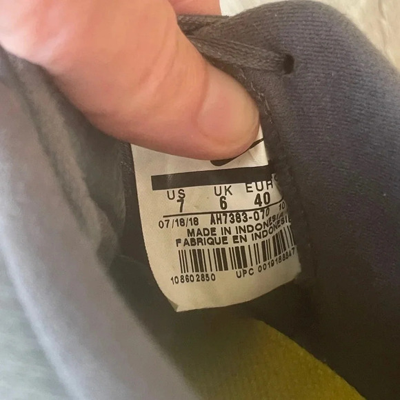 Nike Mercurial Vapor 12 Academy IC Shoes Size 7 Grey Yellow - Picture 13 of 13